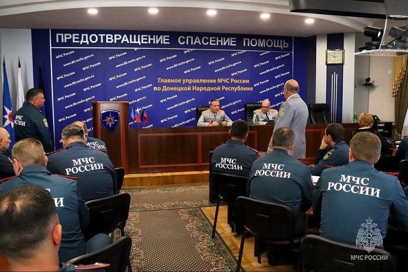 Заместитель главы МЧС России Алексей Кострубицкий с рабочим визитом посетил Донецкую Народную Республику