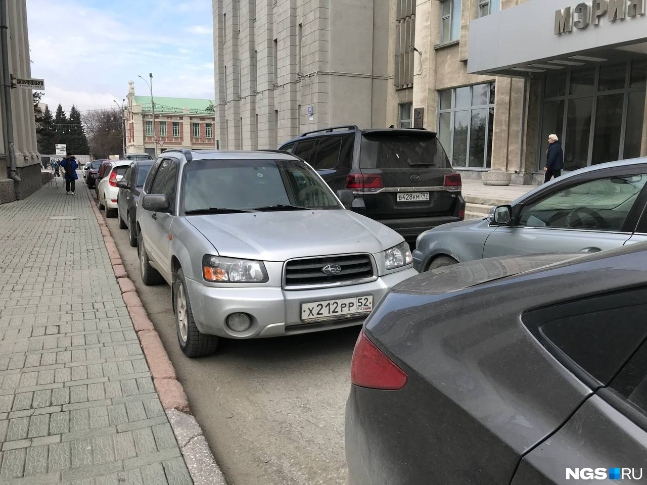 Платные стоянки новосибирск. Новосибирск парковка. Парковка мэрии Новосибирска. Горпарковки Новосибирск. Подземная парковка Новосибирск.