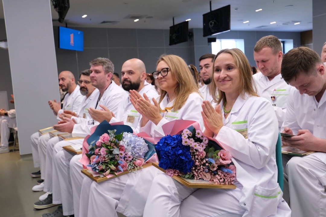 Людмила Болатаева и Максим Забелин поздравили коллектив Центра Рошаля с годовщиной открытия