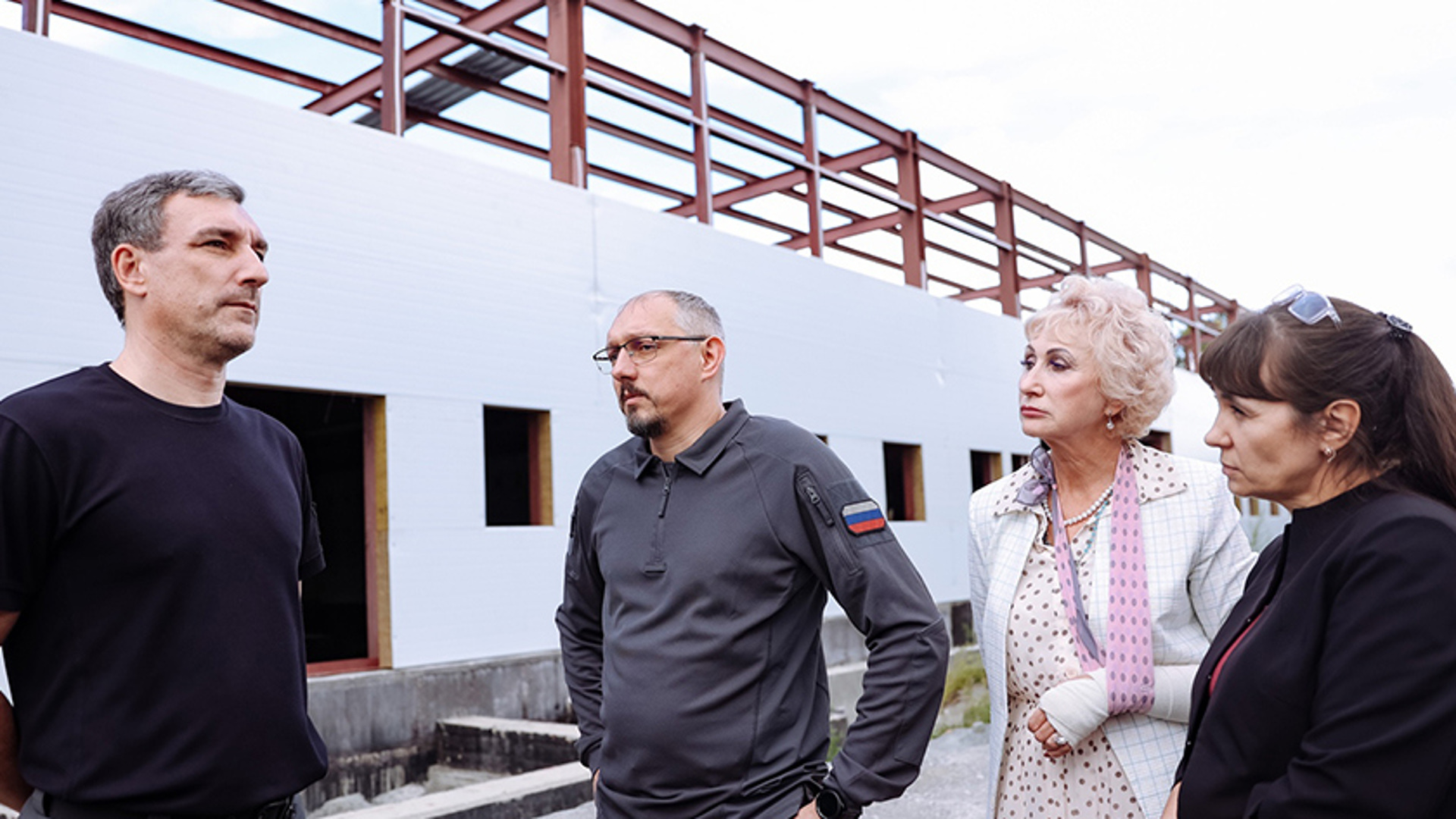 Строительство поликлиники и ремонт школы проверил Василий Орлов в Михайловском районе