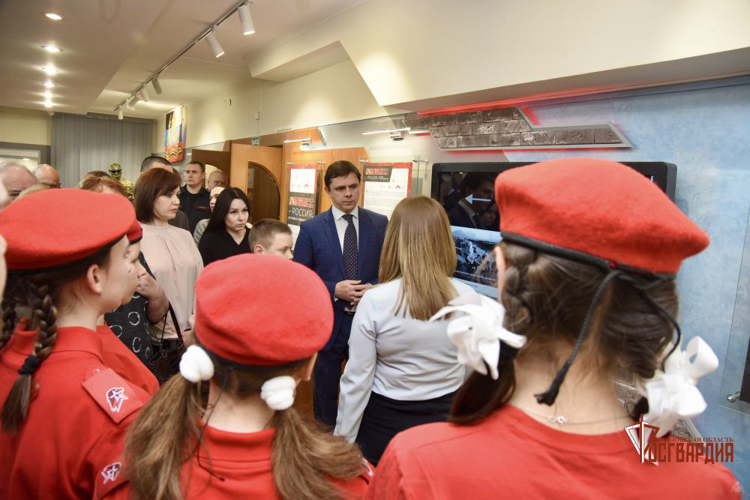Орловские росгвардейцы приняли участие в открытии патриотической выставки