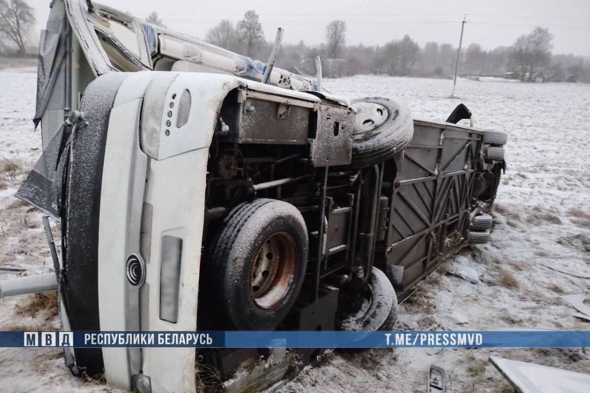 На М1 – серьезная авария с автобусом: один погибший и шестеро пострадавших