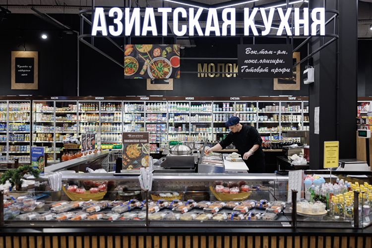 «Именно конкуренция с маркетплейсами подстегнула «Бахетле» к трансформации торгового зала. Мы сделали магазины в магазине — национальные тематические островки: узбекская еда, мясной отдел, паназия»