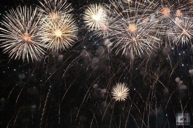 Салют 2024 время. Фейерверк. Международный фестиваль фейерверков. Фестиваль фейерверков в Москве. Салют в Москве.