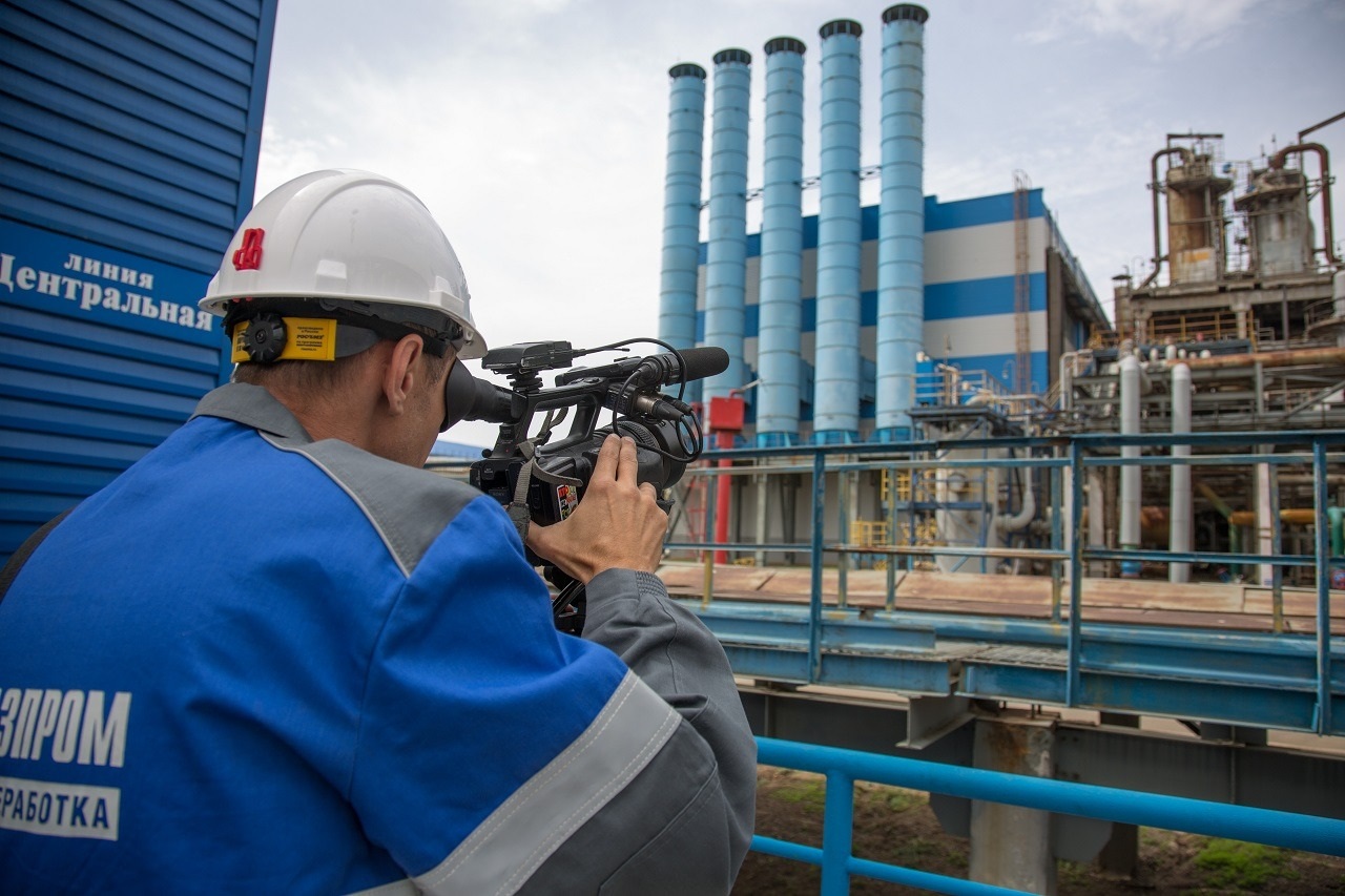 Сайт гпз. Московский газоперерабатывающий завод. Оренбургский газоперерабатывающий завод. Журналист на заводе. ГАЗОПЕРЕРАБАТЫВАЮЩИЙ%20 ЗАВОД