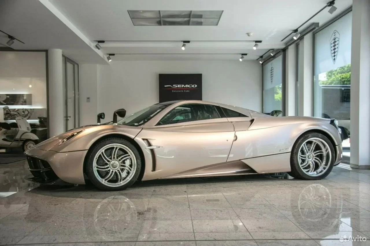 Машина Pagani Huayra Tempesta