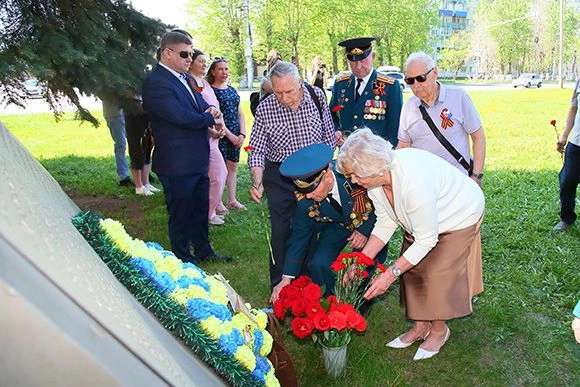 Монумент Самолет в Пензе (4).JPG