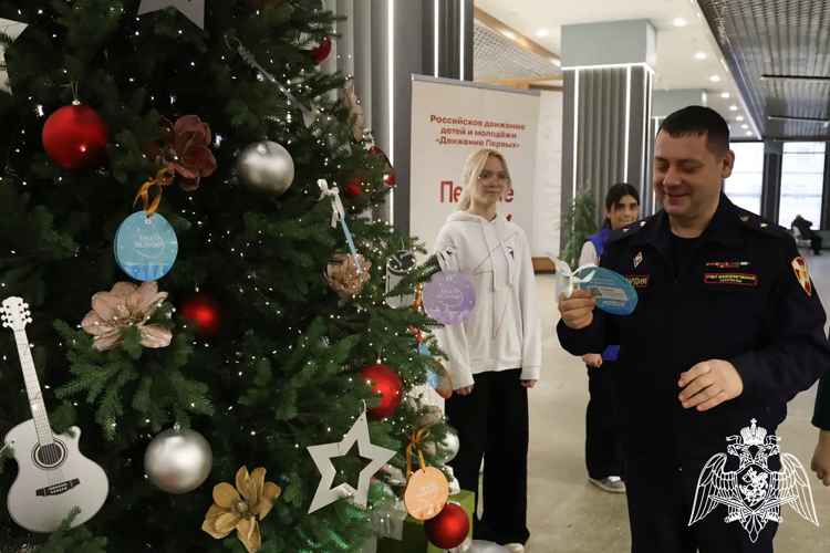 Сотрудники Росгвардии исполнили мечту 8-летней Ксюши из Армавира