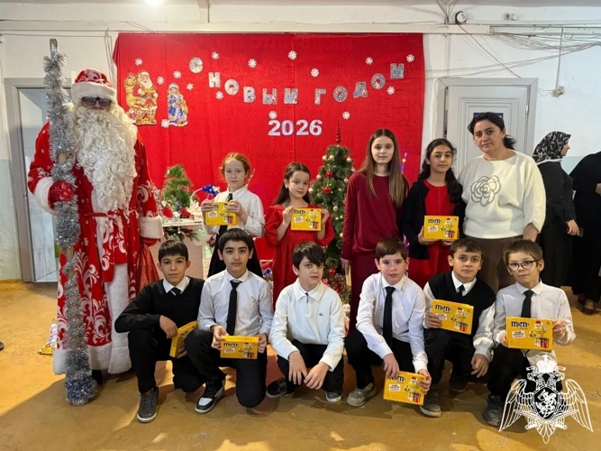 В Дагестане росгвардейцы поздравили с наступающим Новым годом учащихся профильных классов