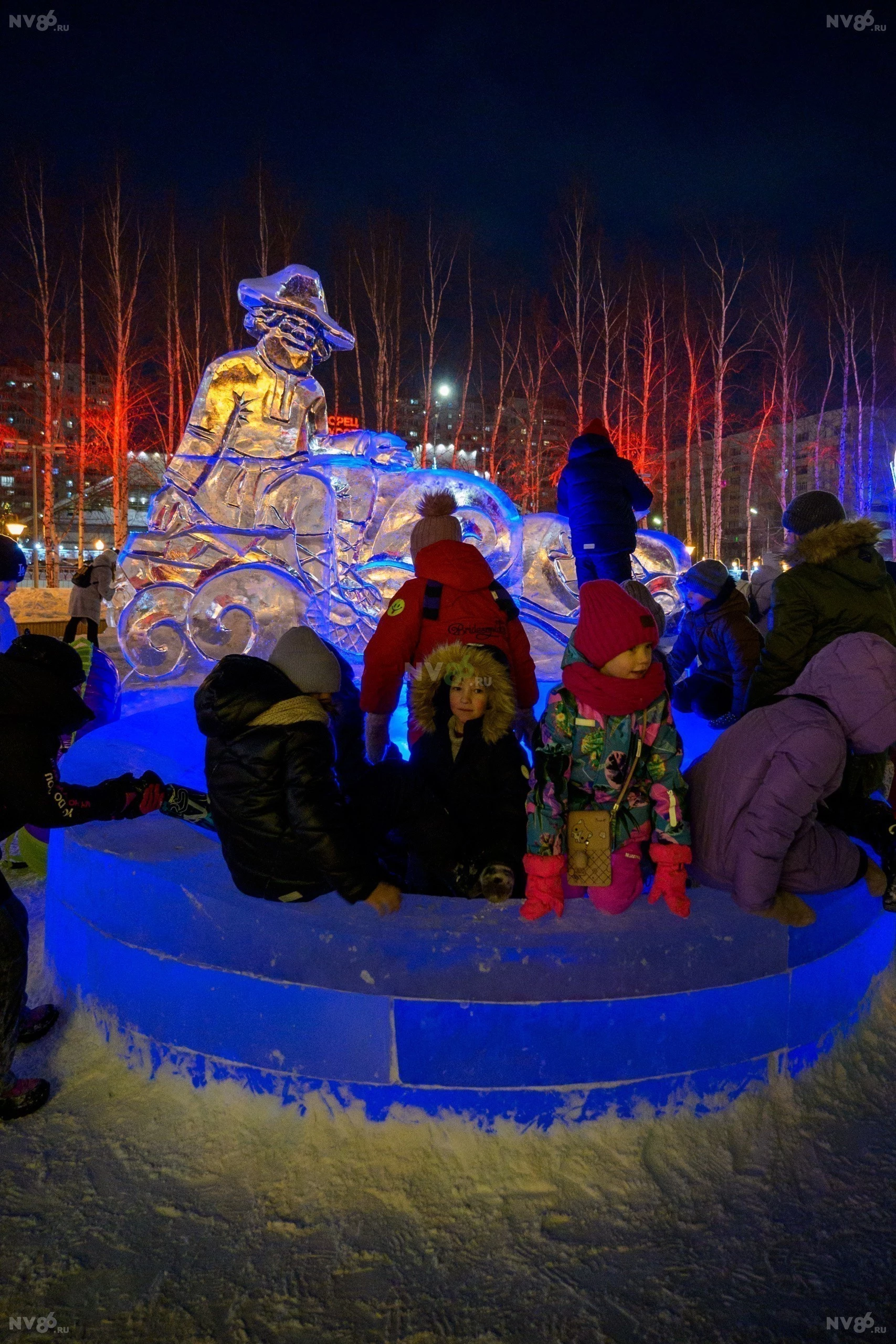 В Нижневартовске торжественно открыли ледовый городок. ФОТО