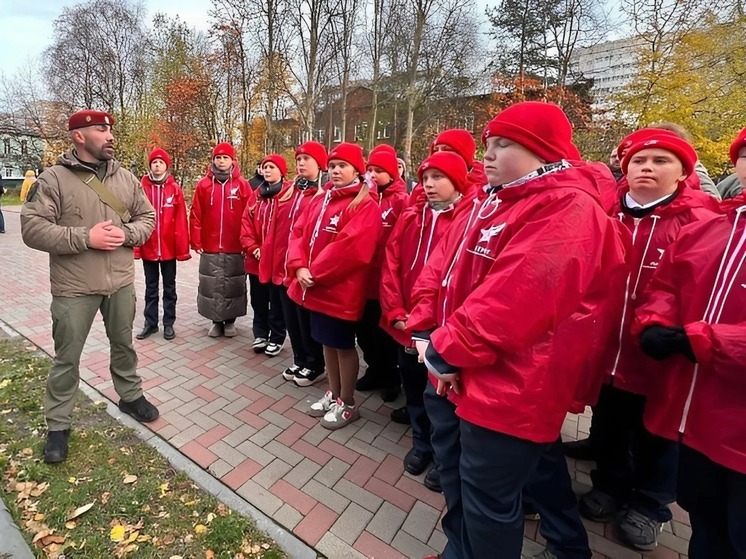 На проспекте Чумбарова-Лучинского открылась выставка «Отряд спецназа «Ратник»: верность, мужество, профессионализм»