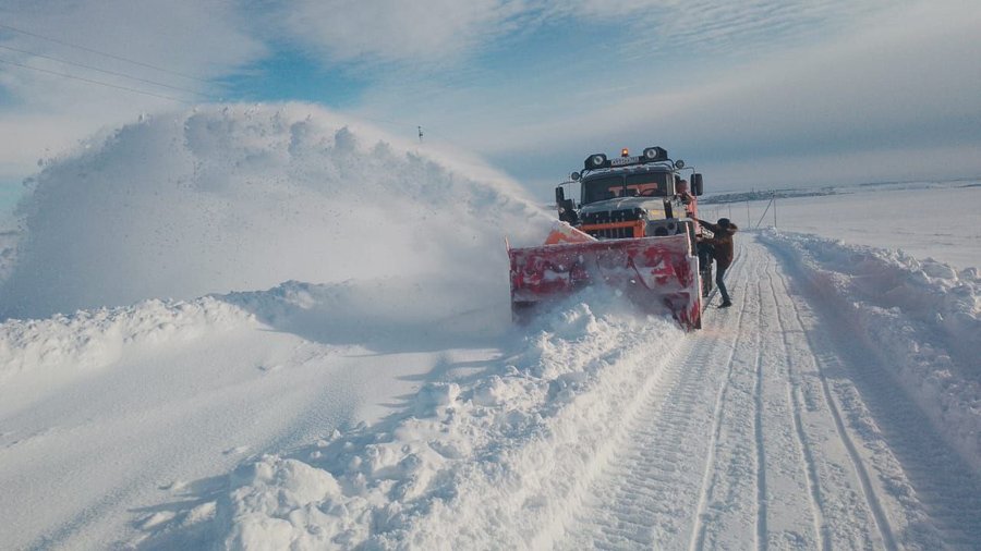Обильный снегопад отрезал дорогу к селам на юге Башкирии: Жители, оставшиеся без привозной воды, топят снег