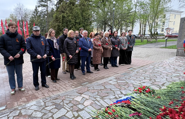 Церемония возложения цветов в преддверии 81-й годовщины Великой Победы (08.05.2026) Фото 2