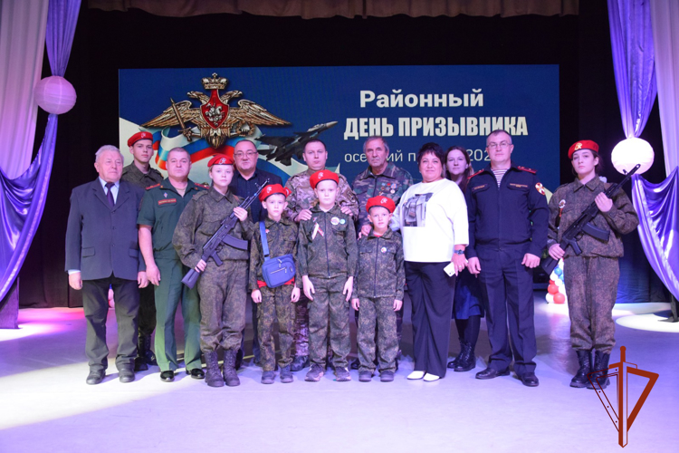 В Черепаново сотрудники вневедомственной охраны приняли участие в торжественном мероприятии «День призывника» 