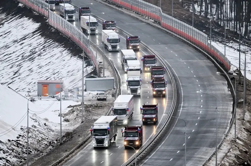 Движение перекрыли на федеральной трассе в Кузбассе из-за ДТП и непогоды. Фото. © РИА Новости. Максим Богодвид