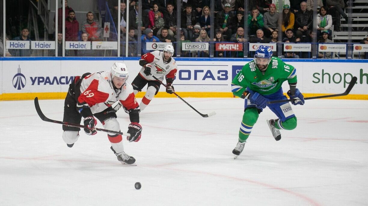 игроки кхл. джастин азеведо хоккеист. хоккейная медиа лига. хк белые медведи мхл. офицерская хоккейная лига москва.