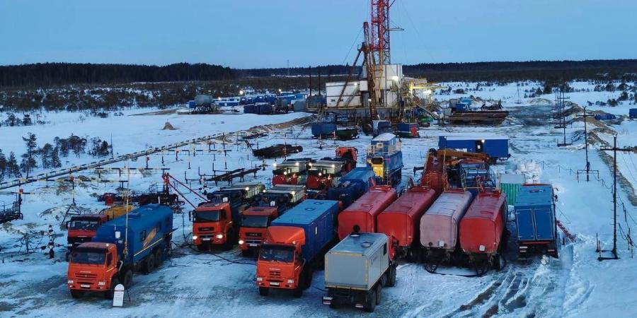 Приобское месторождение ханты-мансийск. Куст нефтяных скважин сургутнефтегаз. Янао восточно-мессояхское месторождение. Фонтанная арматура лукойл. Чаяндинское нгкм, республика саха (якутия).