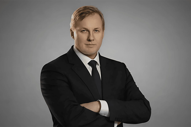 На этой неделе стало известно, что директора Aurus по производству Кирилла Дегусарова сначала утвердили и. о., а через несколько дней — гендиректором