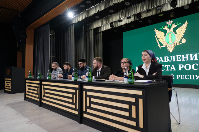 Сотрудники Управление Минюста России по Чеченской Республике провели встречу со студентами Чеченского государственного университета им. А.А. Кадырова.