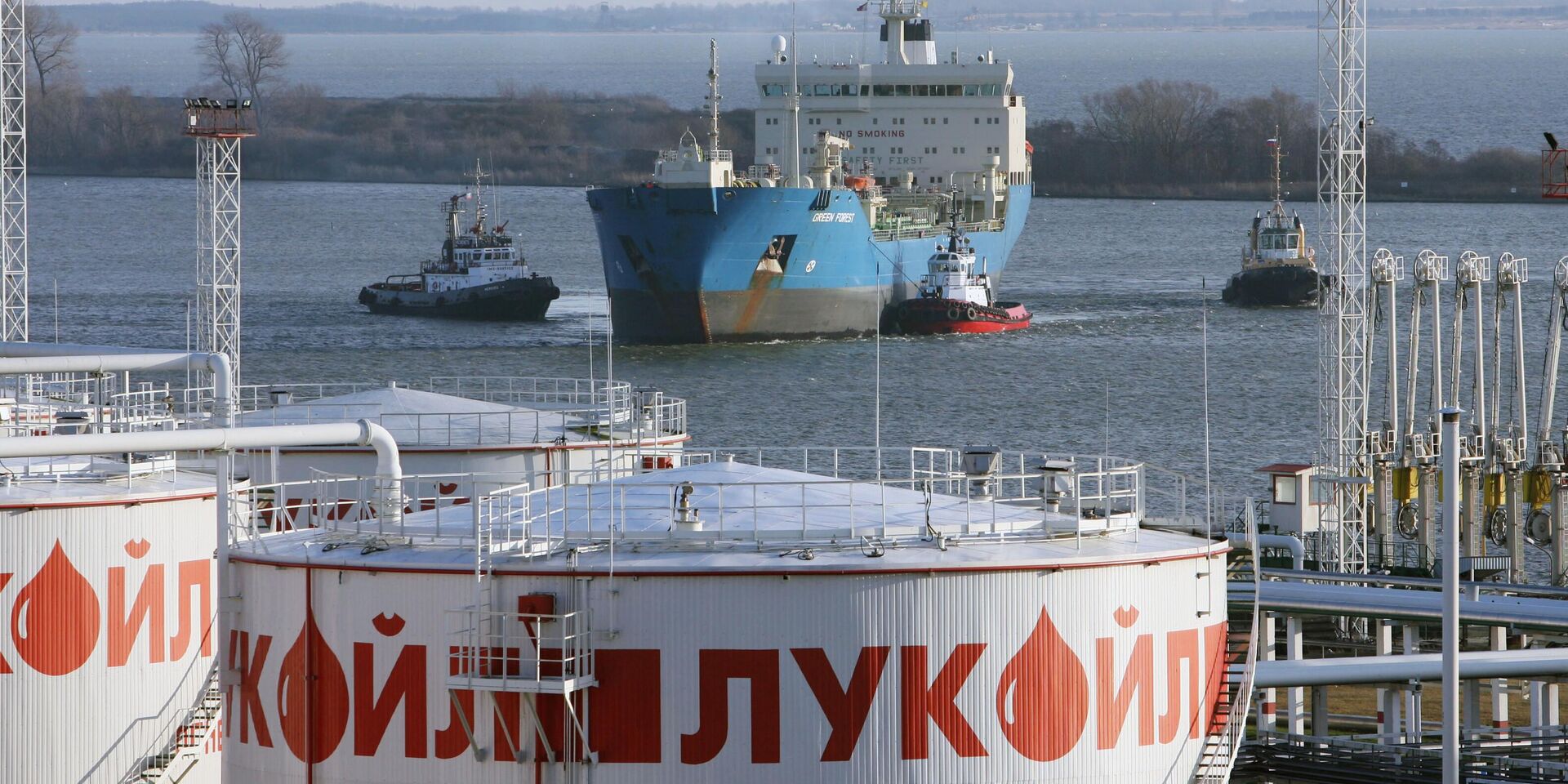 Танкер у нефтяного терминала ООО ЛУКОЙЛ-Транс - ИноСМИ, 1920, 23.03.2026