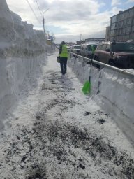 Коммунальные службы продолжают бороться со снегом и льдом в Петропавловске-Камчатском 3
