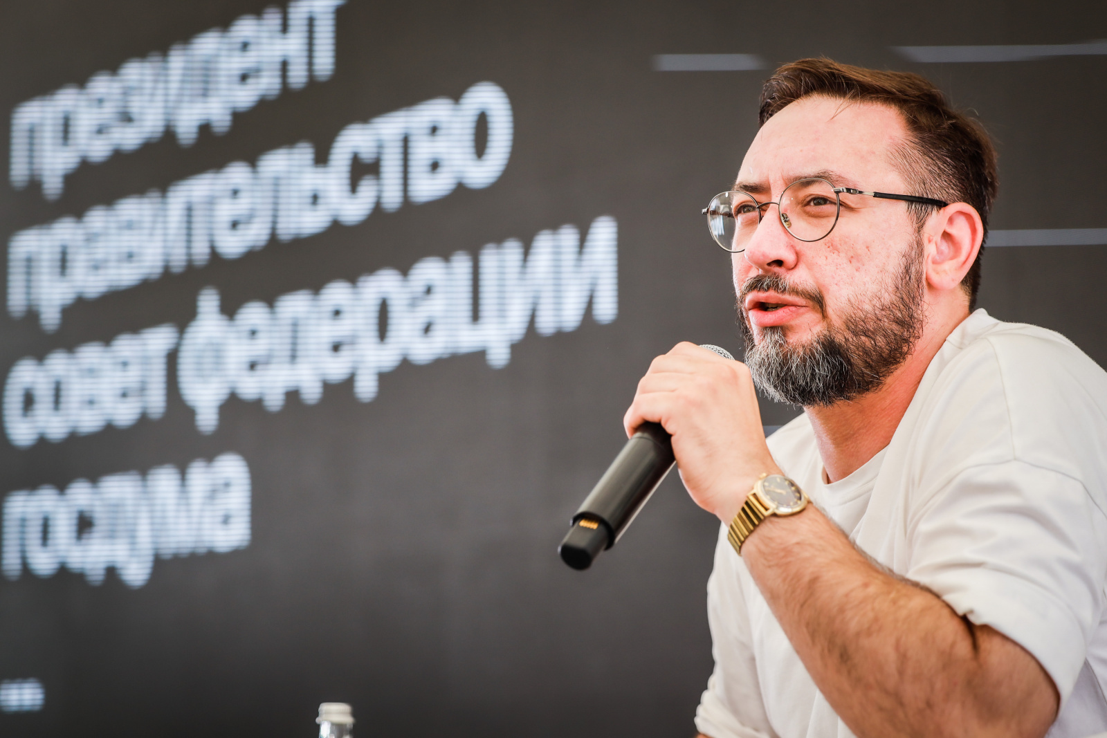 Молодой программист. Создатели портал. Команда разработчиков игр. Профессия it специалист. Веб дизайнер.