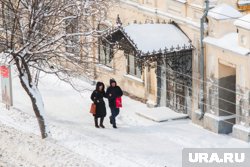 В небольшом городке в Кировской области те же проблемы, что и в других городах России - снег не чистят и из аварийного жилья не переселяют