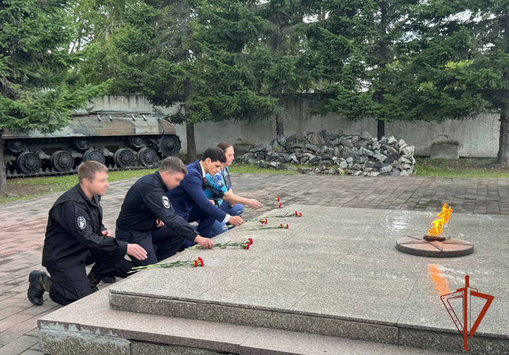 Сотрудники СОБР «Реактор» приняли участие в организации выставки, посвящённой периоду Великой Отечественной войны