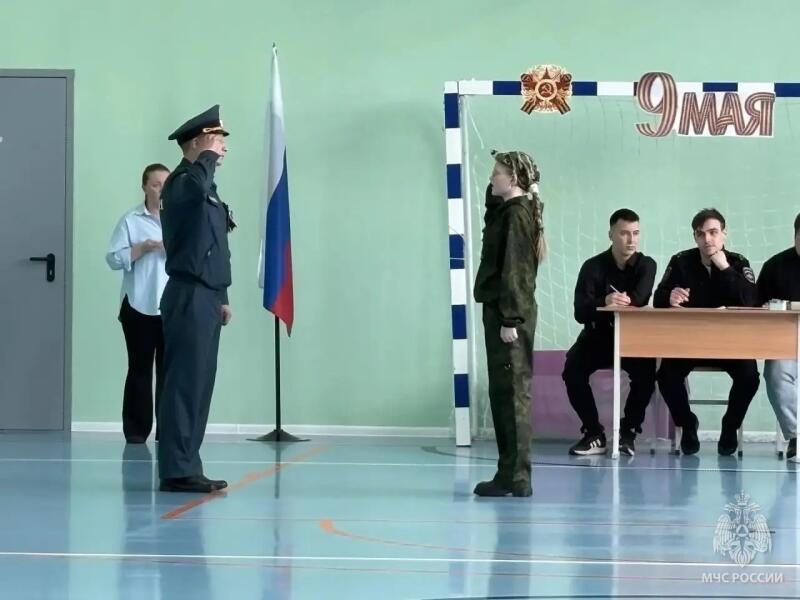 В школе села Тельвиска прошел «Смотр строя и песни» в честь Дня Победы
