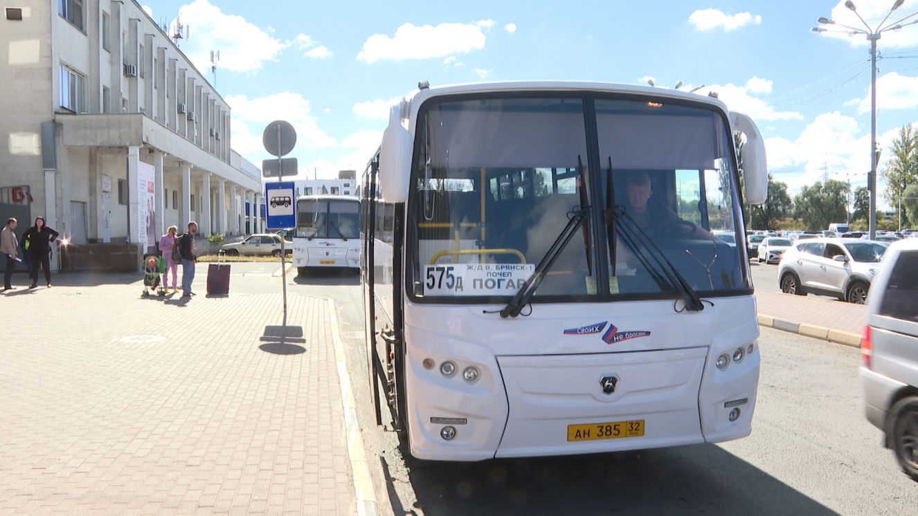 новый автовокзал брянск. красная гора брянск автовокзал. люди в автобусе. брянский автобус. новосибирский автовокзал автобусный парк.