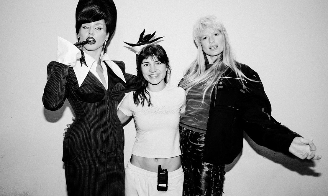 Первый канал готовит для новогоднего эфира музыкальный фильм «Хозяйка нейросети» с Кадышевой, Карнавал и Ay Yola