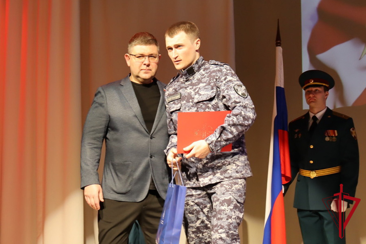 В Магадане росгвардейцев поздравили с профессиональным праздником 