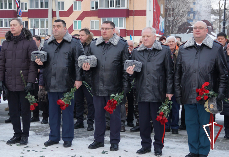 На Сахалине в памятном мероприятии, посвященному Дню защитника Отечества, приняли участие росгвардейцы 