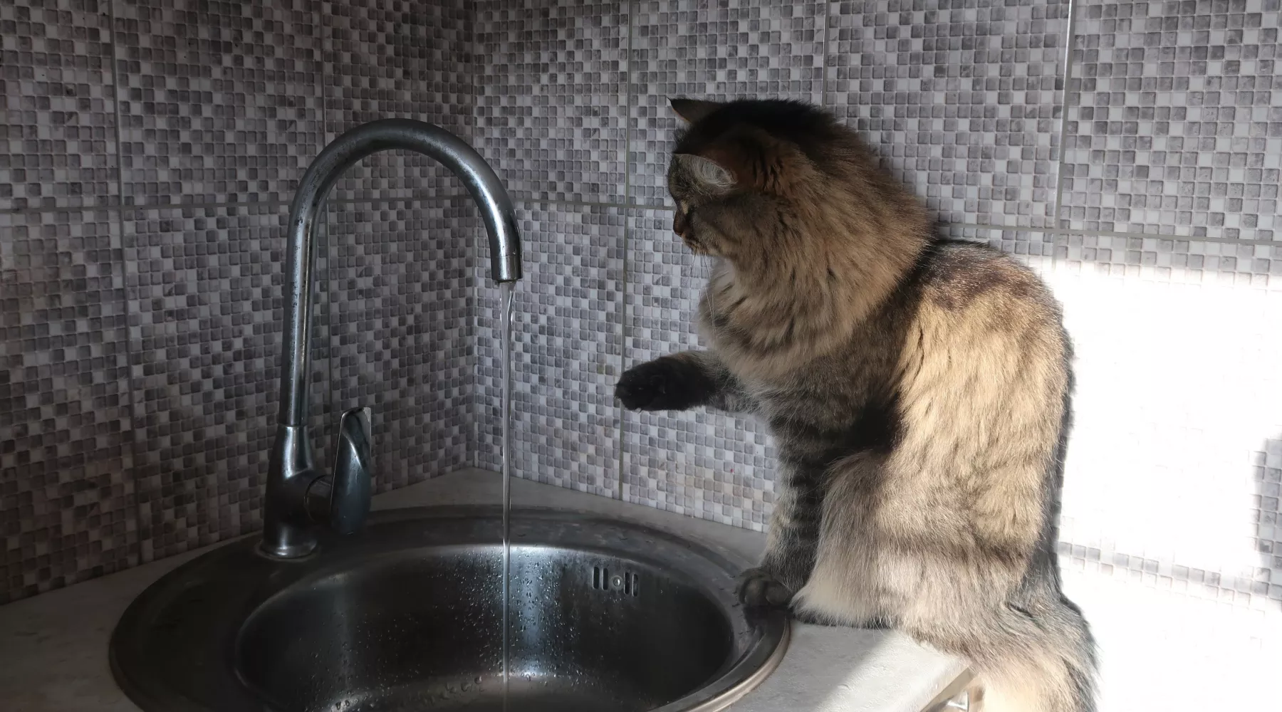 Отключение воды. Кран. Горячая вода.