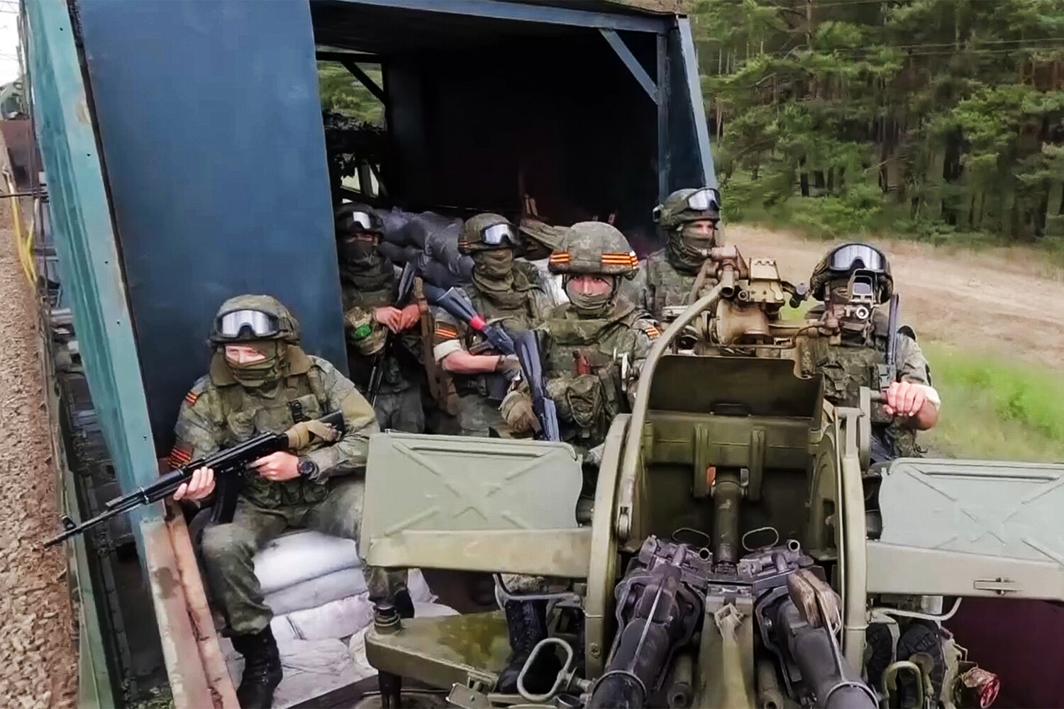 Новости украины сегодня самые свежие боевые действия. Российские военные. Российская армия на Украине. Российские войска.