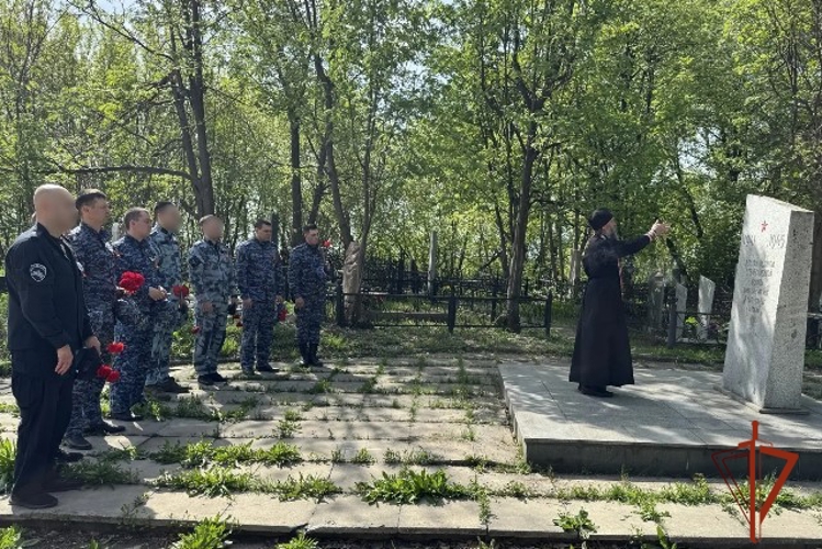 Росгвардейцы Бийска почтили память земляков