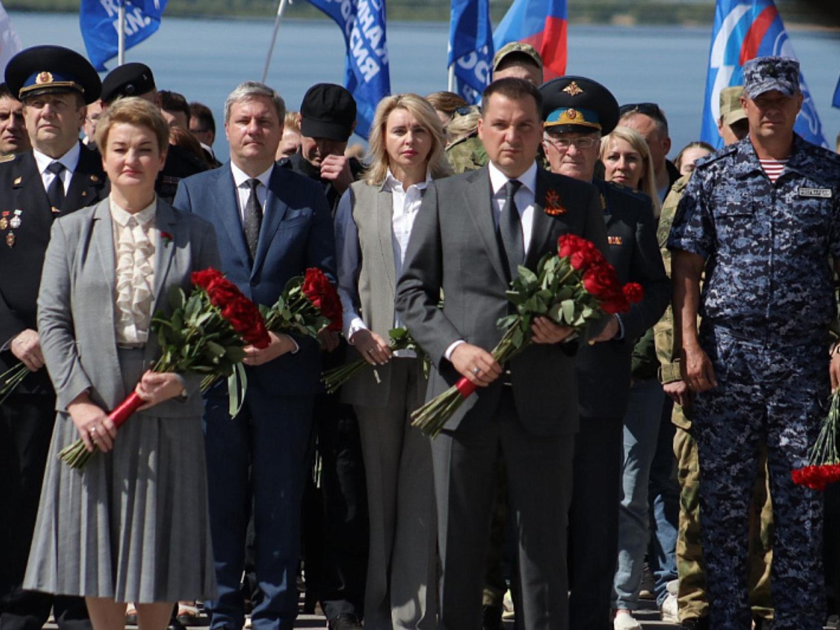 Рисунок возложение цветов к вечному огню