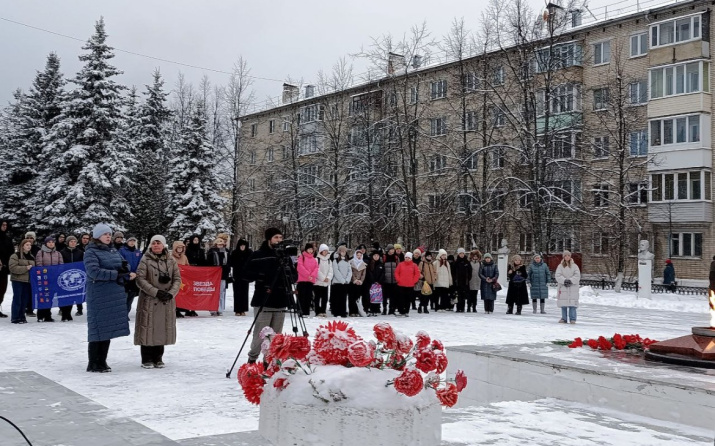 Участники памятного мероприятия в День героев Отечества. г. Буй 9 декабря 2024г. Фото Костромское отделение РГО