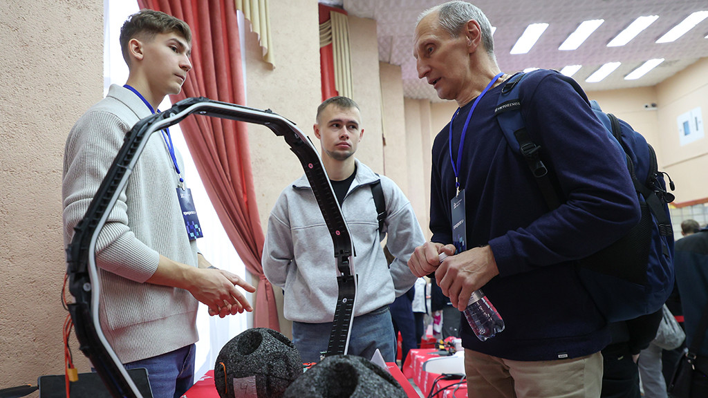 Цифровая трансформация: в Барнауле обсудили ключевые вопросы сферы информационных технологий Фото №1