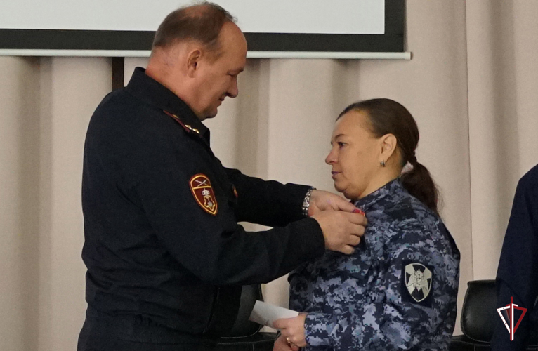 Подразделения вневедомственной охраны отмечают профессиональный праздник