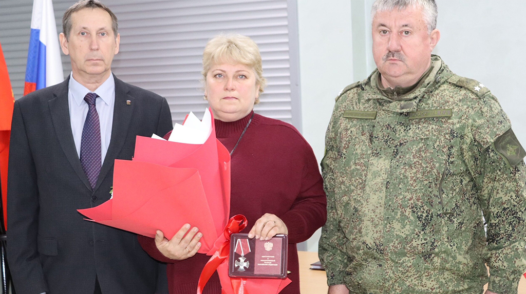 В Брянском районе передали награды родственникам героев, погибших в СВО