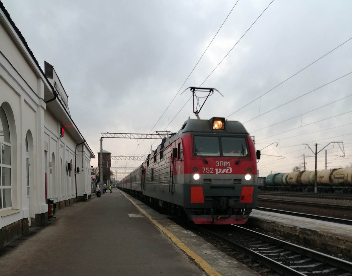 Житель ЛНР погиб под поездом в Ростовской области