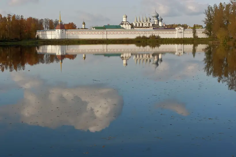 QR-навигацию для туристов установили в Тихвине. Фото. Тихвинский мужской монастырь. © РИА Новости. Алексей Даничев
