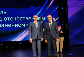 Федеральные награды вручили сотрудникам ДВГМУ в честь юбилея вуза