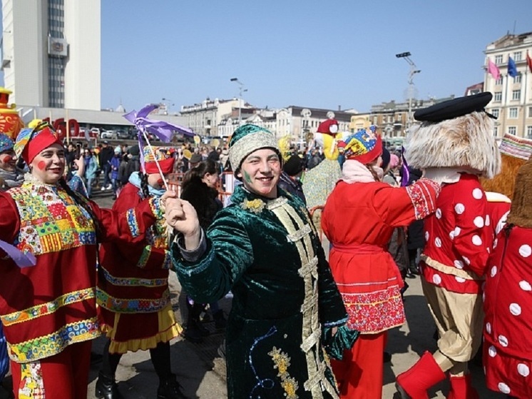 Масленица пройдет на избирательных участках и на площади во Владивостоке