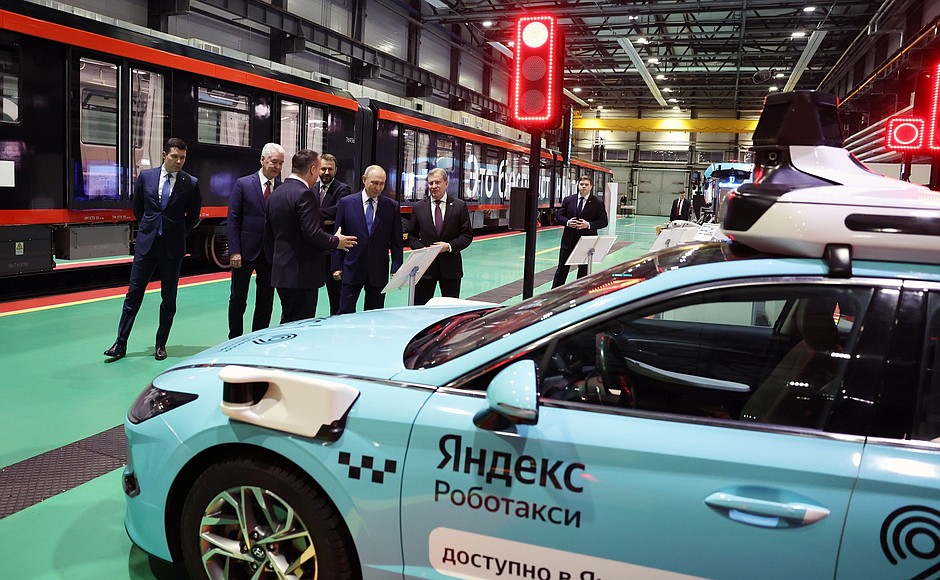 В ходе осмотра выставки развития автономных систем.