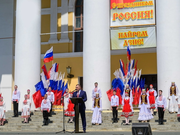 Глава Марий Эл вручил школьникам паспорта гражданина Российской Федерации