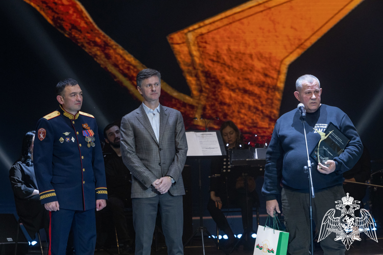 В Калуге начальник регионального управления Росгвардии принял участие в церемонии вручения Всероссийской премии «Поступок»