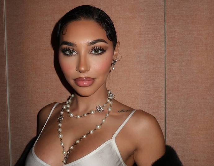 Папарацци как следует рассмотрели бикини-стринги Шантель Джеффрис на пляже Майами