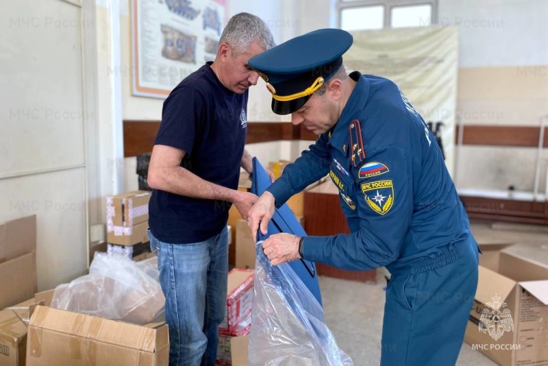 Южный Урал. Сотрудники МЧС организовали сбор помощи для участников СВО